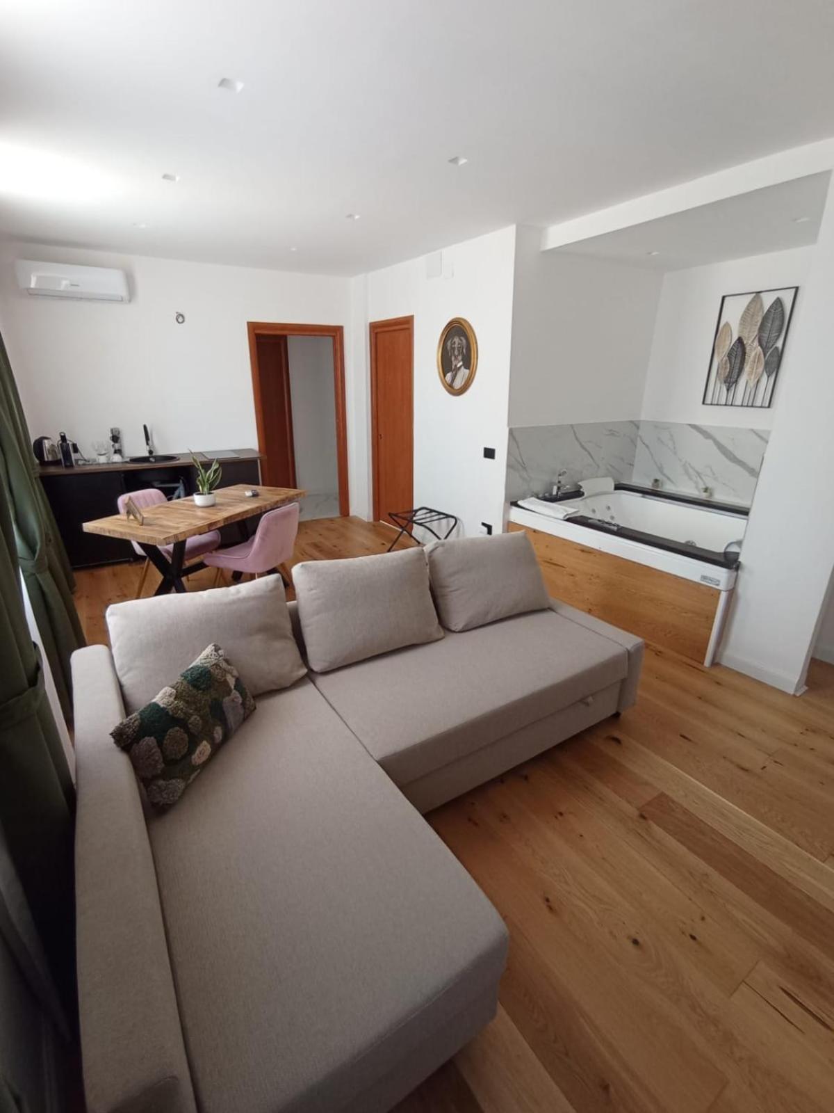 President Plaza Vip Suite Spa By Babylon Stay Neapel Exteriör bild